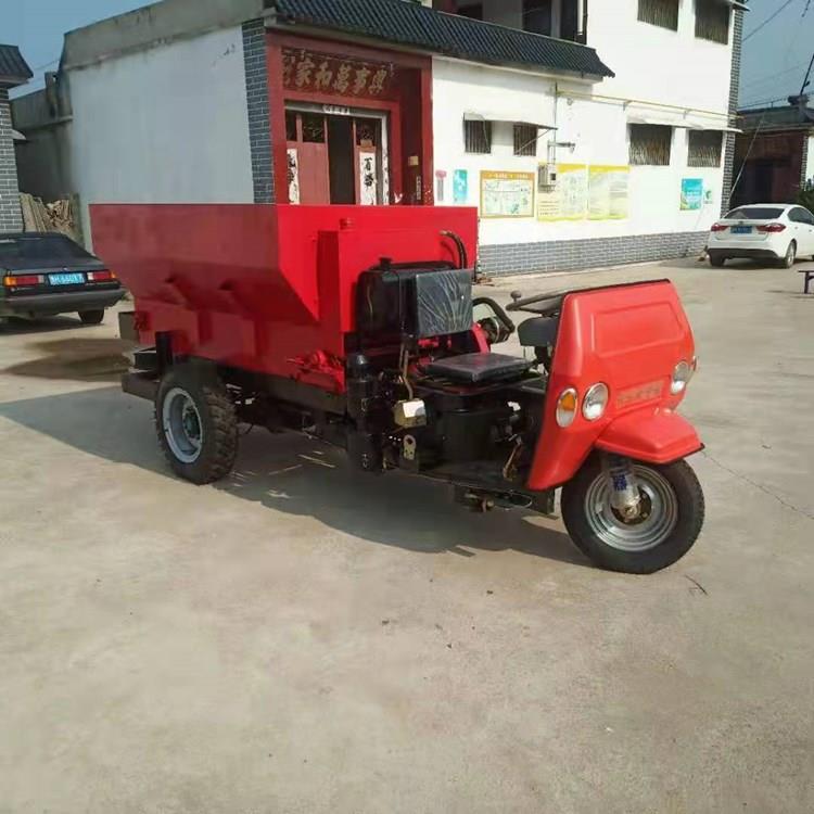 农场牧场用撒肥车湿牛粪撒粪车柴油三轮撒粪车动物粪便抛撒机