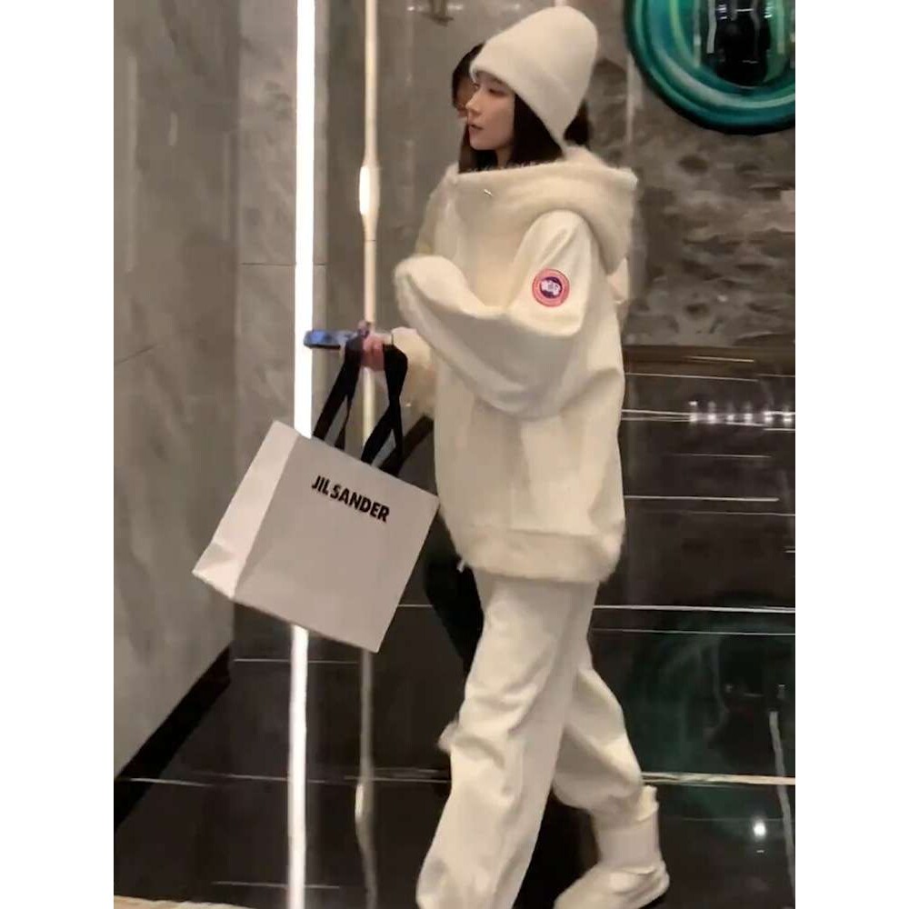 冬装一整套微胖穿搭年新款纯白色连帽宽松加厚卫衣两件套女装