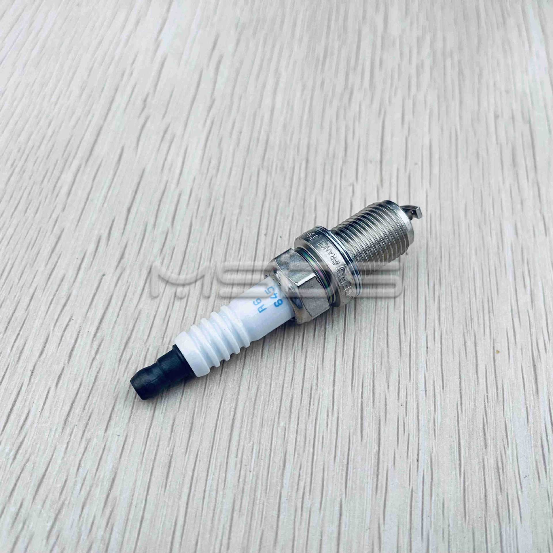 适用康明斯6BT59天然气发动机配件火花塞4089629 3964408 3922756