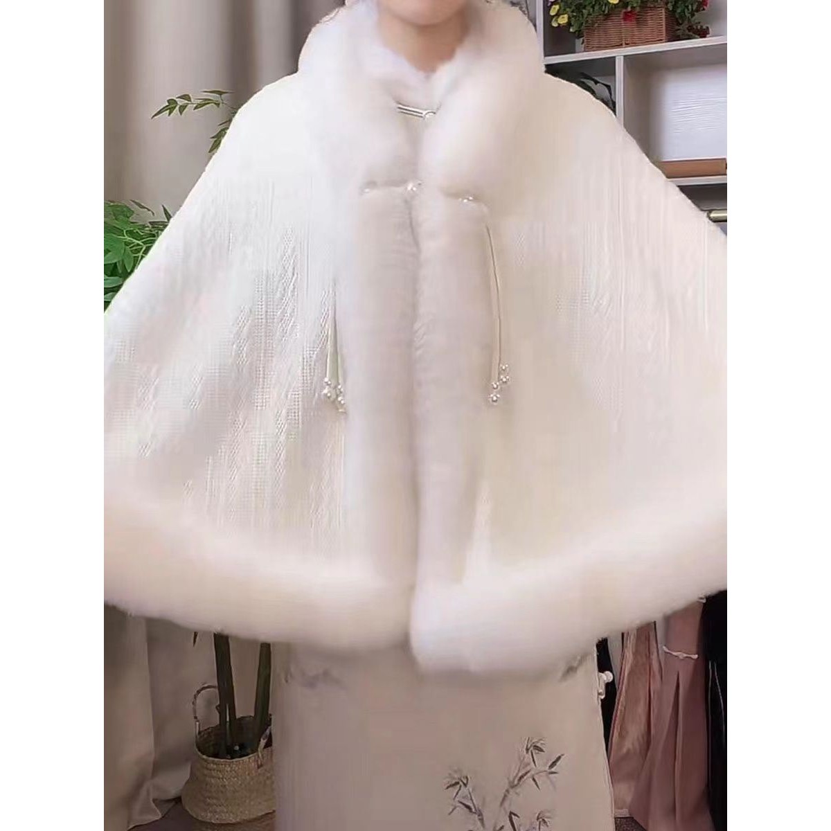 新中式旗袍披肩日常百搭优雅披风加厚秋冬季民国风仿皮草毛绒斗篷