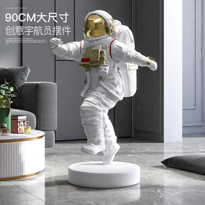 北欧宇航员客厅摆件大型落地沙发电视柜旁边太空人办公室迎宾装饰