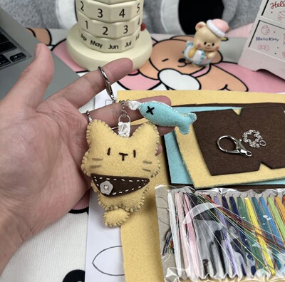 可爱的小猫小鱼香囊背包挂件手工DIY钥匙扣材料包送男生女生礼物