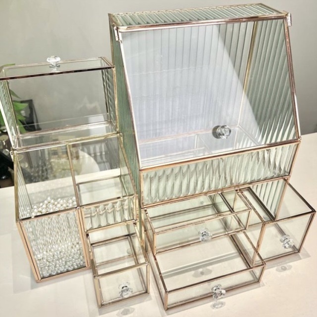 高颜值化妆品收纳盒梳妆台护肤品香水口红刷置物架桌面玻璃整理盒