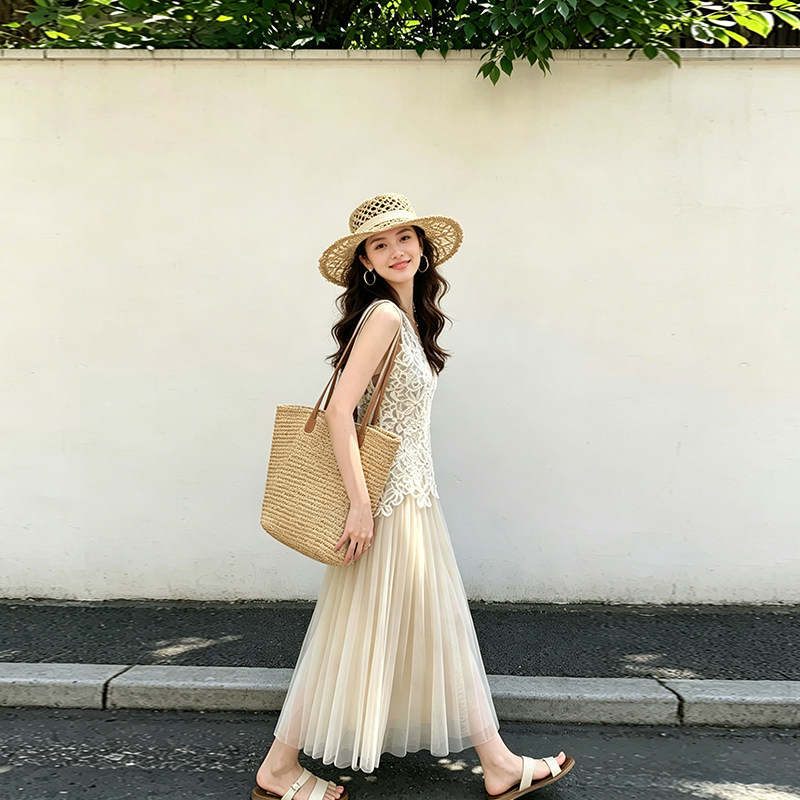 白色无袖背心连衣裙子女2026新款夏季法式气质巨好看收腰显瘦长裙
