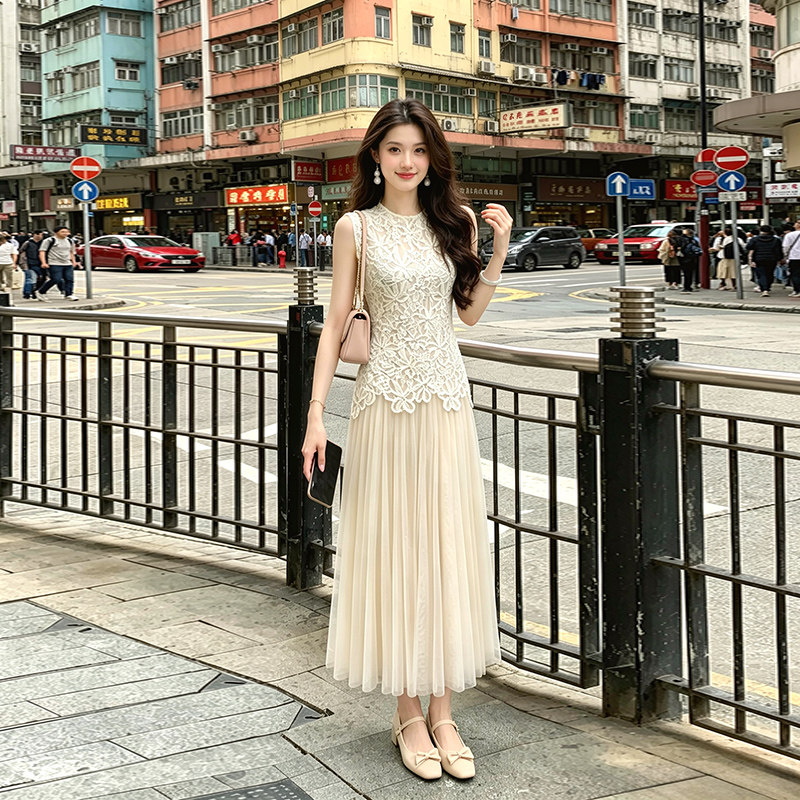 白色无袖背心连衣裙子女2026新款夏季气质巨好看礼服收腰显瘦长裙