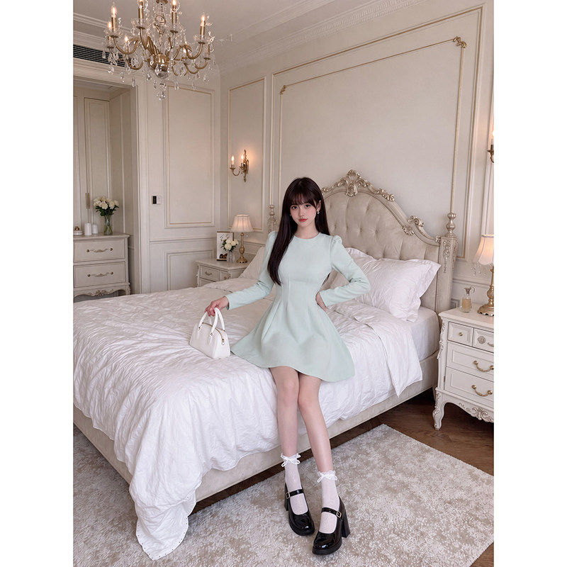 蓝色长袖连衣裙子女春秋冬季小个子高级感法式收腰礼服裙显瘦短裙