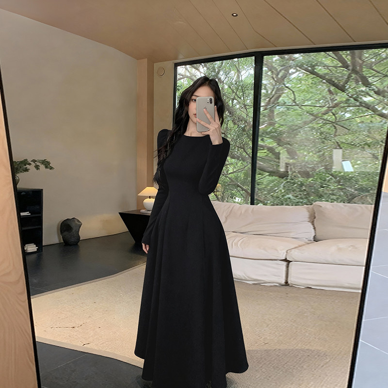 法式赫本风黑色长袖连衣裙子女2025新款春秋高级感礼服裙收腰长裙