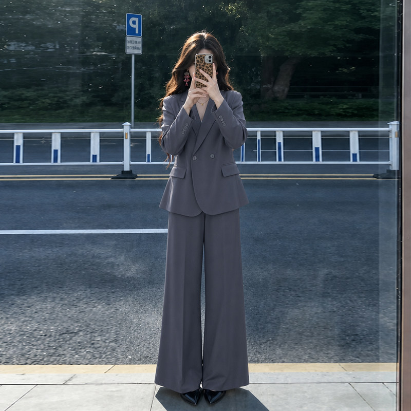 深灰色小西装外套女春秋2026新款两件套高级感小个子休闲西服套装