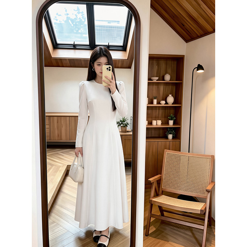 白色长袖连衣裙子女早春秋2026新款法式高级感收腰显瘦礼服裙长裙