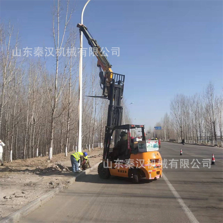 叉车加装起重吊臂6.2米前置飞臂吊套叉式3吨叉前吊3节液压伸缩臂