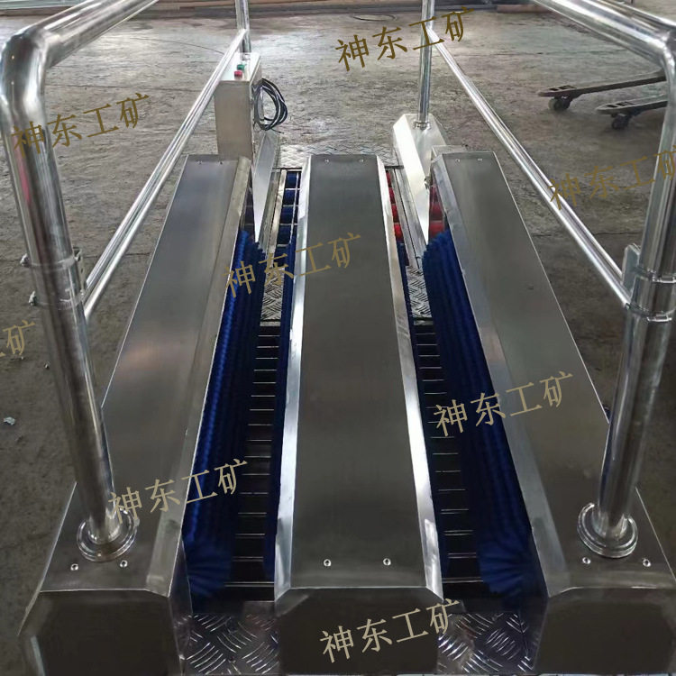 无动力水箱式擦靴机 无动力单通道喷淋式安全防护工业清理设备
