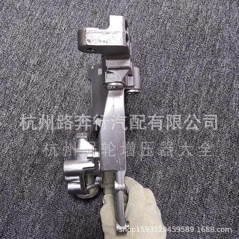 适用于宝马N62发电机支架12317533837 宝马发电机支架胶圈