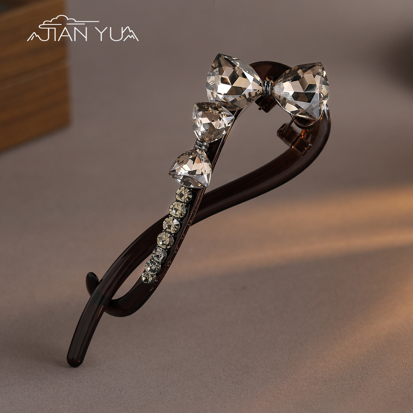 幽棕钻蝶-精致水晶扭扭夹蝴蝶结碎钻气质发夹奢华闪亮后脑勺发饰,饰品/流行首饰/时尚饰品新,发饰,淘宝优惠券,粉丝福利购,淘宝优惠卷