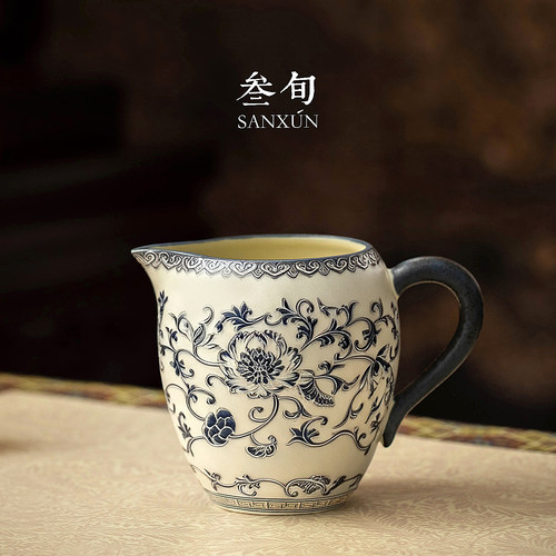 三旬青花缠枝莲高档陶瓷公道杯