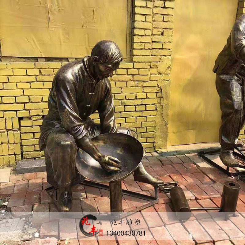 磨剪子戗菜刀手艺人摆件民俗走街串巷锔碗模型户外玻璃钢铸铜雕塑