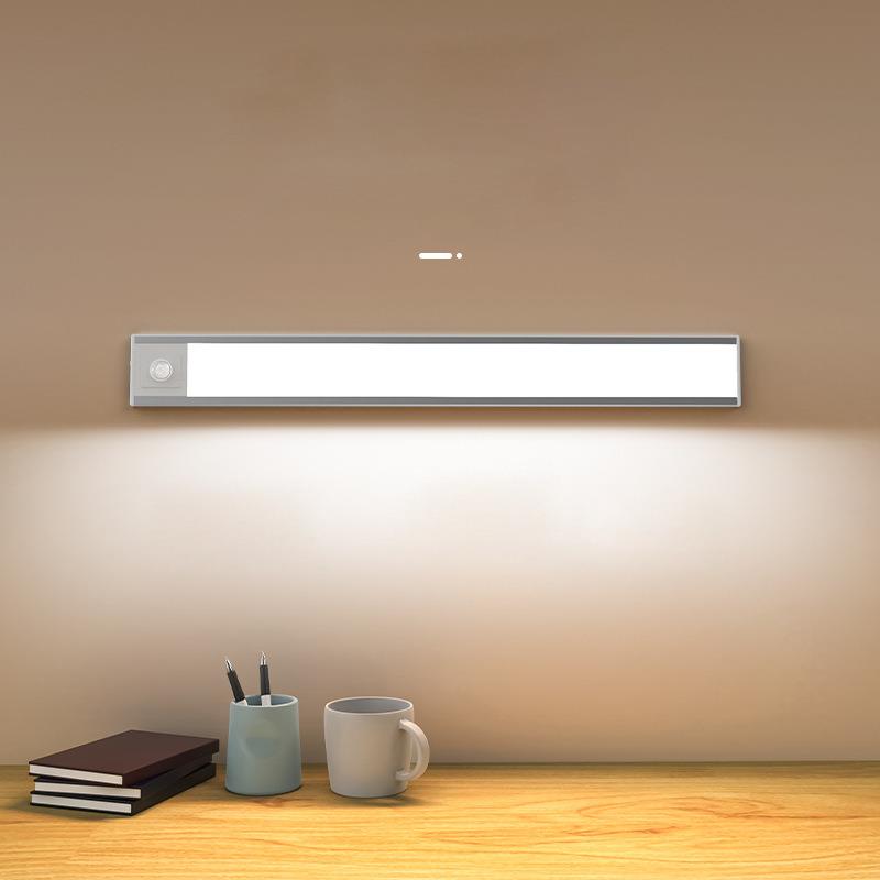 人体感应灯充电led灯酒柜玄关鞋柜衣柜免开槽灯带厨房橱柜小夜灯