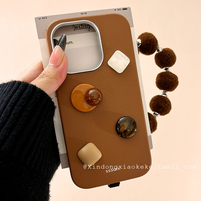 秋冬棕色立体纽扣适用苹果iPhone16ProMax手机壳腕带链条15pro新款14防摔13小众女14pro创意12全包硅胶保护套,3C数码配件,手机保护套/壳,淘宝优惠券,粉丝福利购,淘宝优惠卷