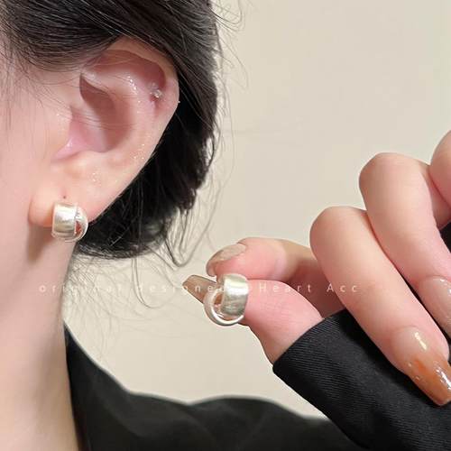 磨砂拉丝哑光银耳钉女法式复古高级感耳环冷淡风气质百搭耳饰品