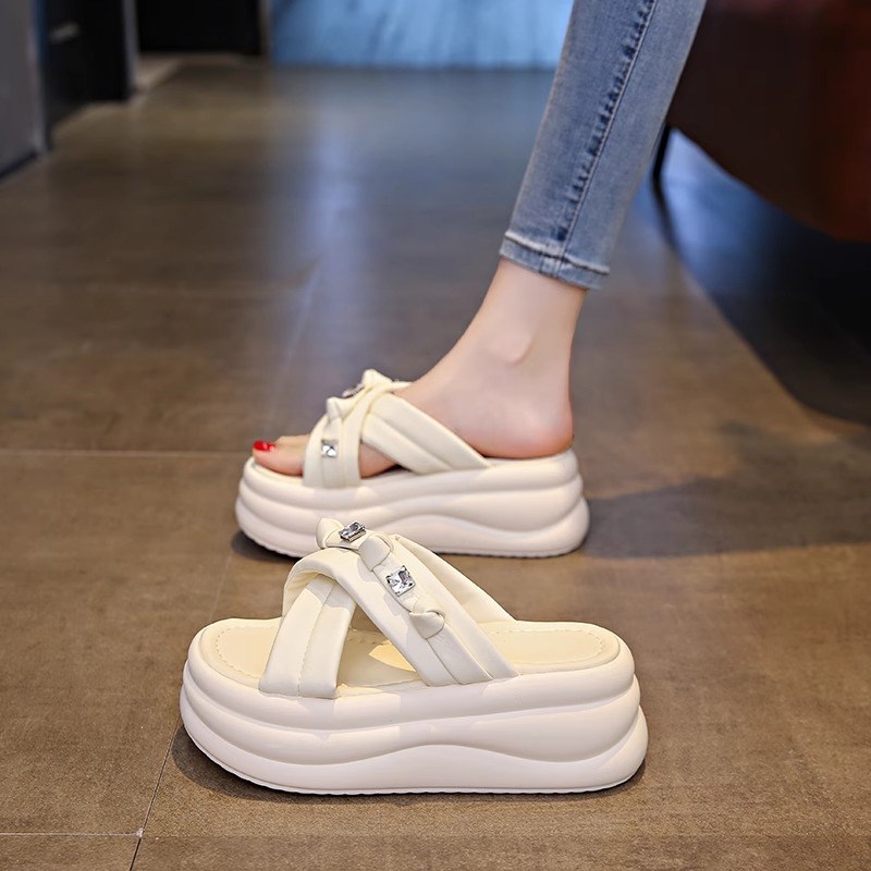 小个子增高7厘米凉拖鞋女夏季外穿2025新款厚底松糕海边沙滩凉鞋