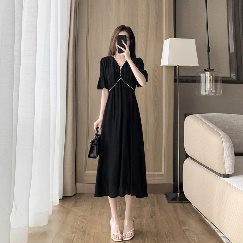 黑色法式赫本风雪纺连衣裙女2024新款夏季气质v领收腰遮肚a字裙子