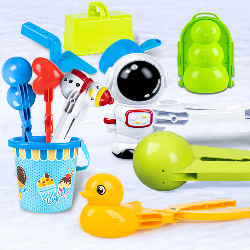 户外雪球夹打雪仗亲子互动创意