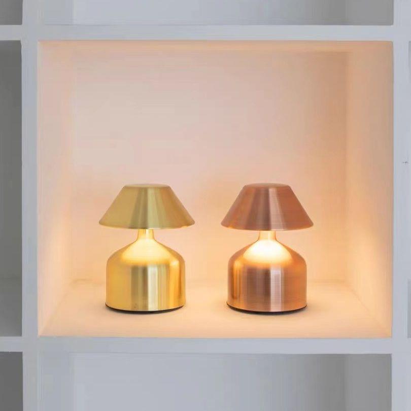 跨境新款创意酒吧台灯卧室充电氛围装饰台灯轻奢金属餐厅酒店台灯