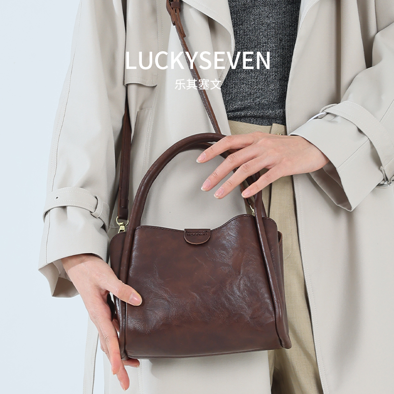 【乐其塞文/LuckySeven】2025爆款菜篮子手提单肩水桶包百搭77071