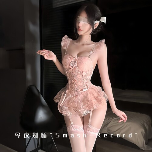 鱼骨蕾丝纯欲聚拢带胸垫睡裙