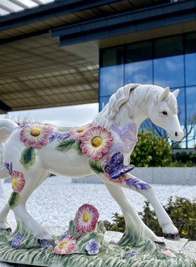 方亚欧式姹紫嫣红马陶瓷摆件家居饰品电视柜茶几玄关摆件礼品摆设
