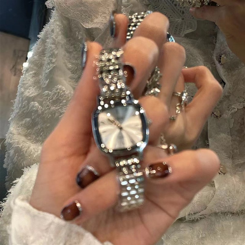 银色小方糖手表女2024年新款女士女款小众艺术轻奢女生表方形学生