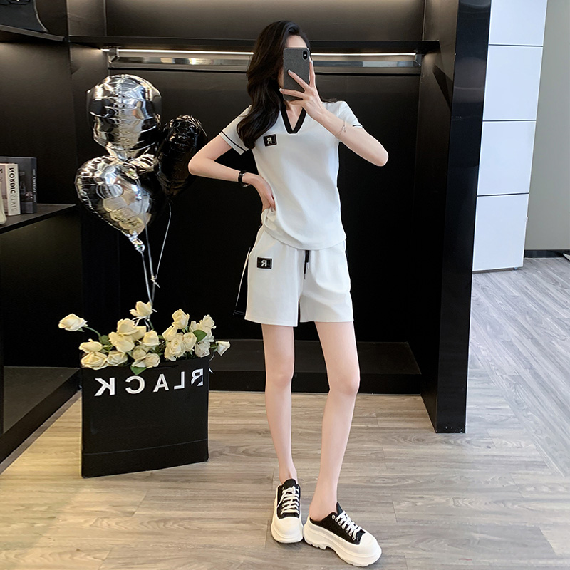 时尚休闲运动裤套装l女夏季新款V领短袖T恤短裤跑步打球舒适两件