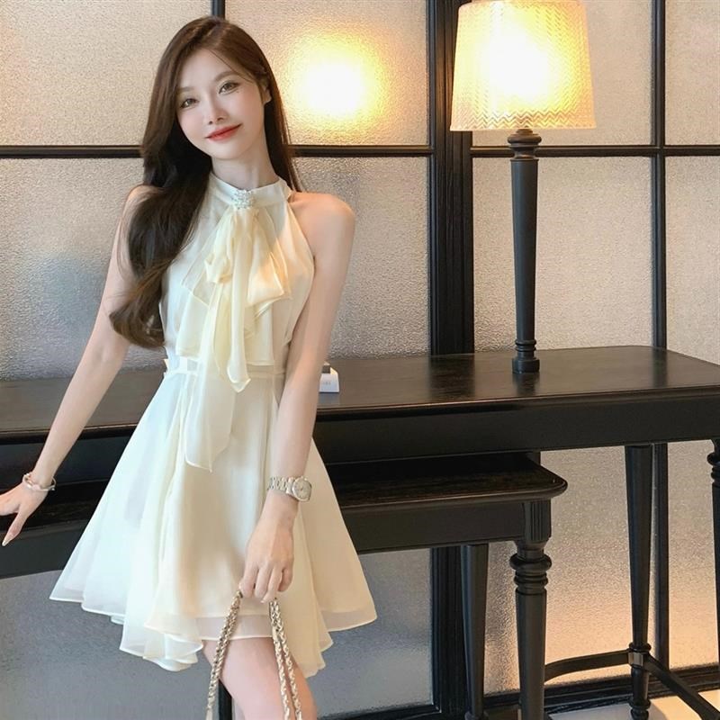 纯欲不规则挂脖连衣裙女r夏法式气质高级感富家千金无袖收腰短裙