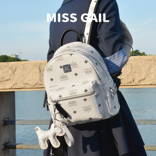 MissGail铆钉小狗挂件双肩包女上班通勤高颜值大容量背包旅游轻便