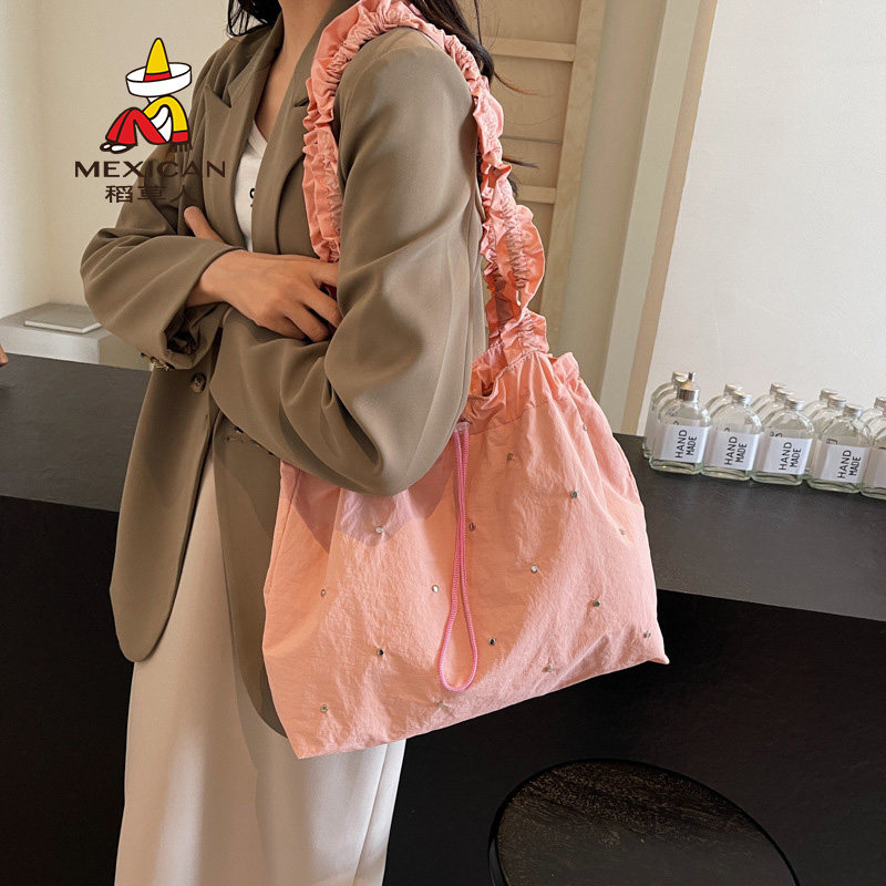 韩系新款ins精致纯色包包女时尚铆钉单肩包大女主褶皱手提腋下包