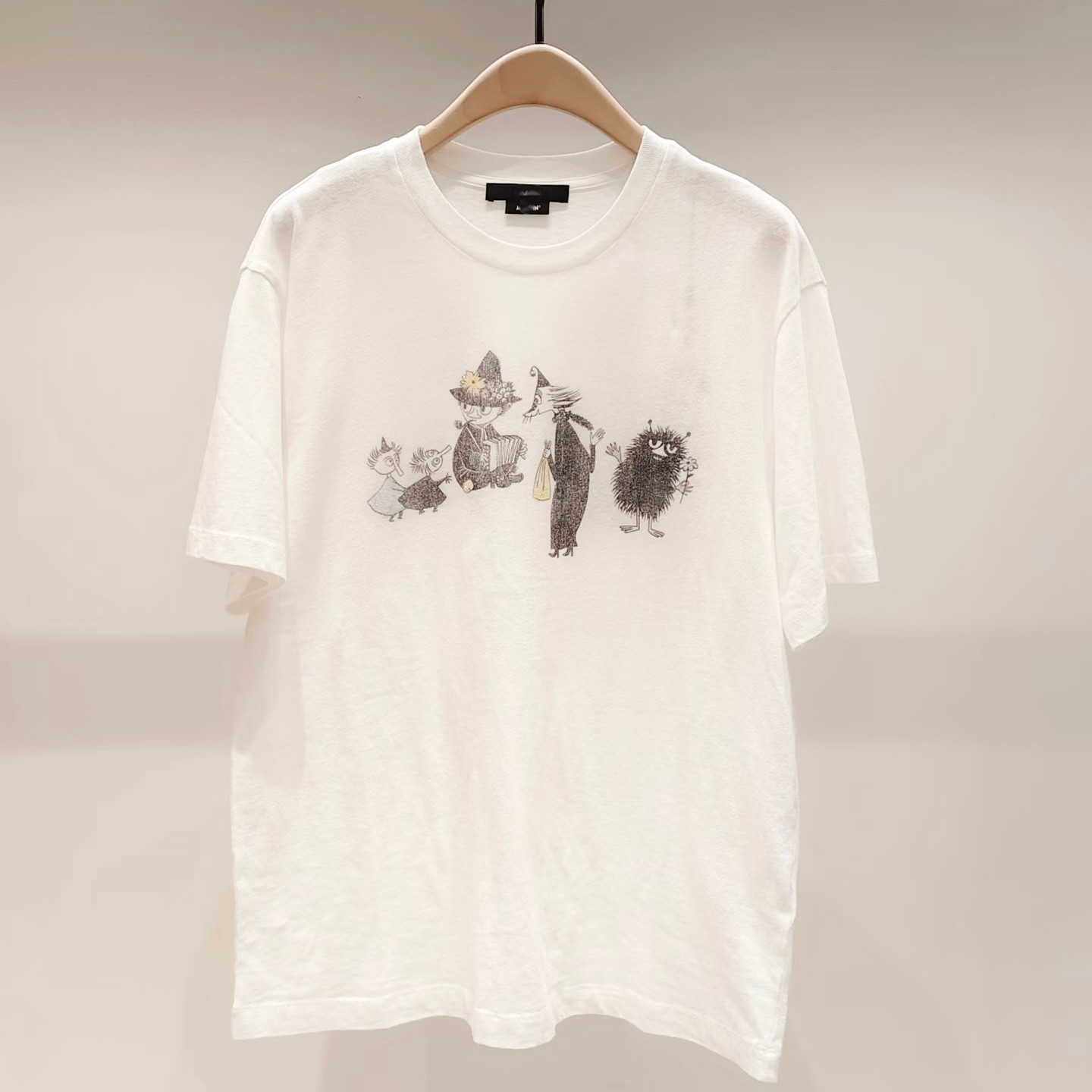 【姆明系列】MOCO2026秋新品斑驳印花棉质圆领短袖MBF3TEE006
