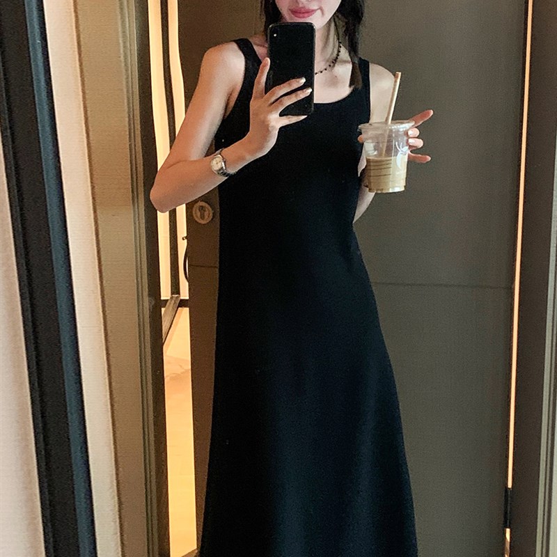 网红黑色连衣裙女2025夏季新款修身显瘦打底无袖吊带背心A字裙潮