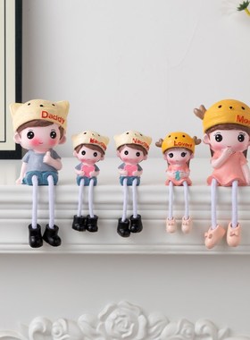 卡通吊脚娃娃墙面隔板客厅电视柜装饰摆件 一家五口可爱儿童摆件