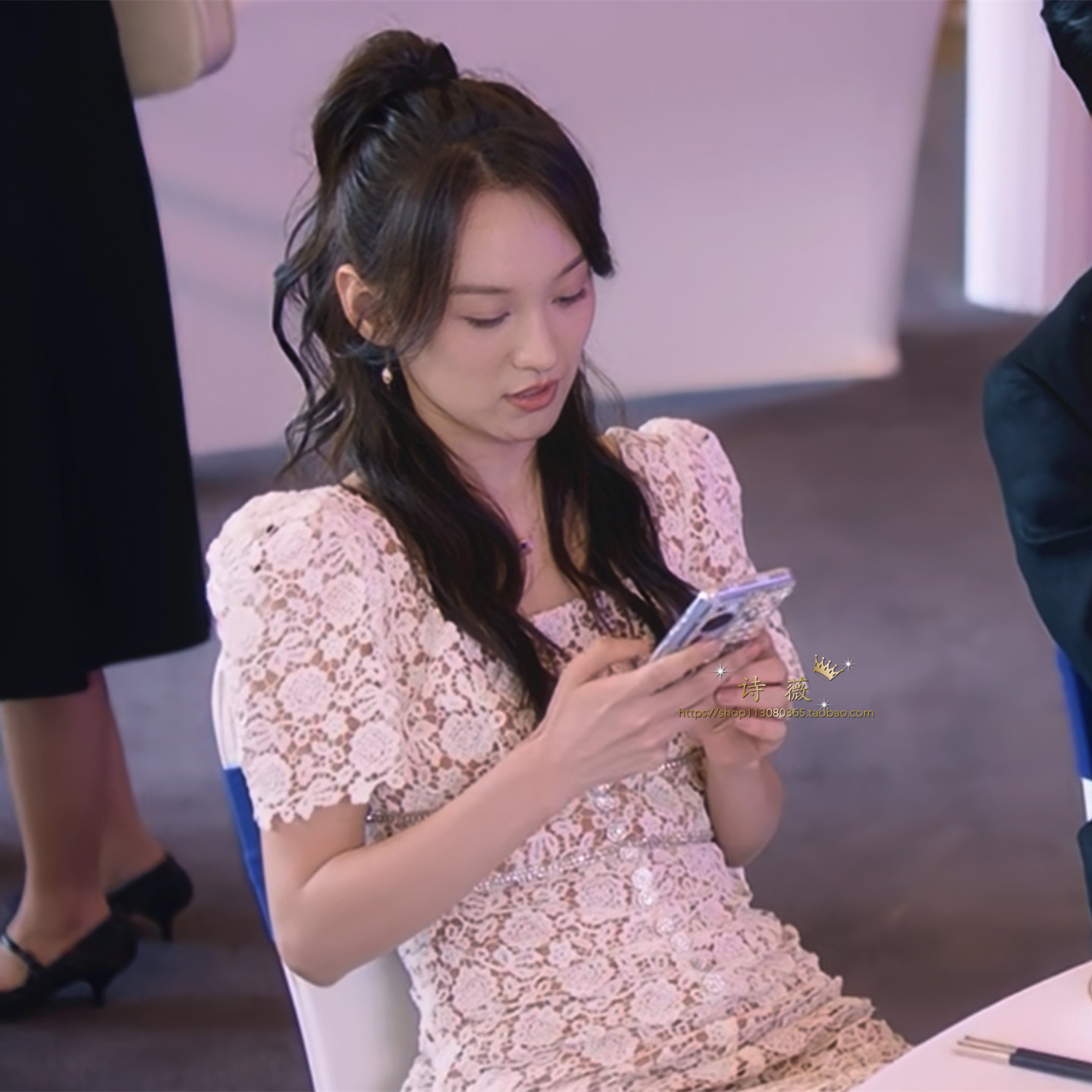 绽放的许开心王西胡小娇同款白色方领蕾丝镂空时尚气质显瘦连衣裙
