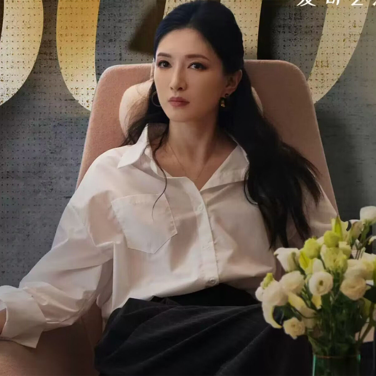 阿妹舞台同款白色尖领长袖衬衫