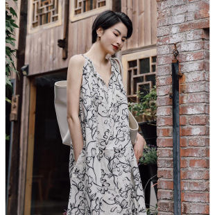 2025夏新款 度假单品休闲连衣裙 花卉印花亚麻挂脖吊带长裙女时尚