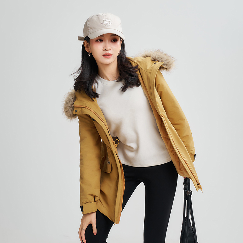 小个子姜黄色连帽棉衣