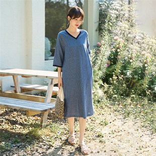 女宽松 梭家 连K衣裙夏季 听琴 直筒裙 蓝白格简约v领汉麻棉短袖
