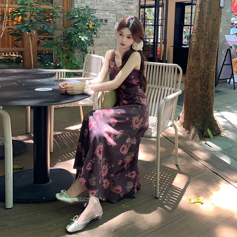 法式玫瑰碎花v领连衣裙子夏季女2025新款高级显瘦气质裙子