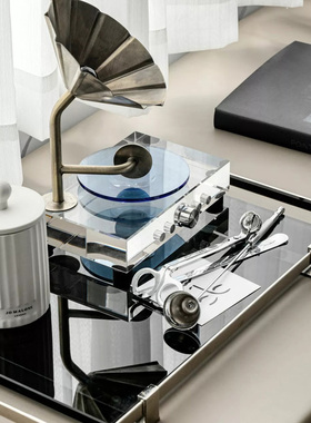 简约现代样板间卧室飘窗组