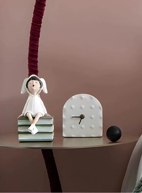 简约样板间女孩房床头柜组