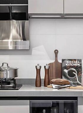 现代样板间厨房摆件真面包