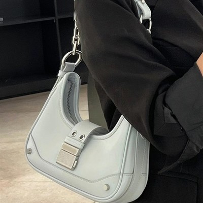 月亮包包女2023新款拼接链条包简约时尚单肩腋下包金属扣斜挎小包