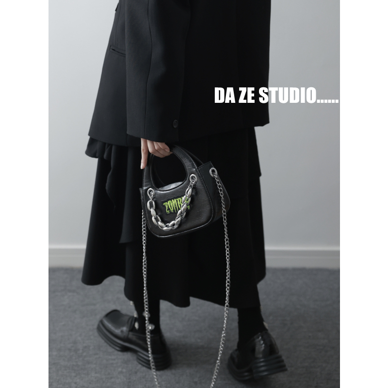 小包包女2022新款链条t斜挎包小众设计甜酷辣妹黑色单肩手提小方