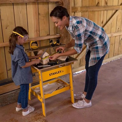 极速出外的单 这个太可以了呀E 儿童木制工作台  姐姐