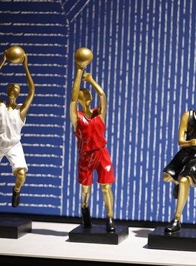 现代简约创意篮球摆件家居酒柜装饰品男孩办公室轻奢高档摆设抽象